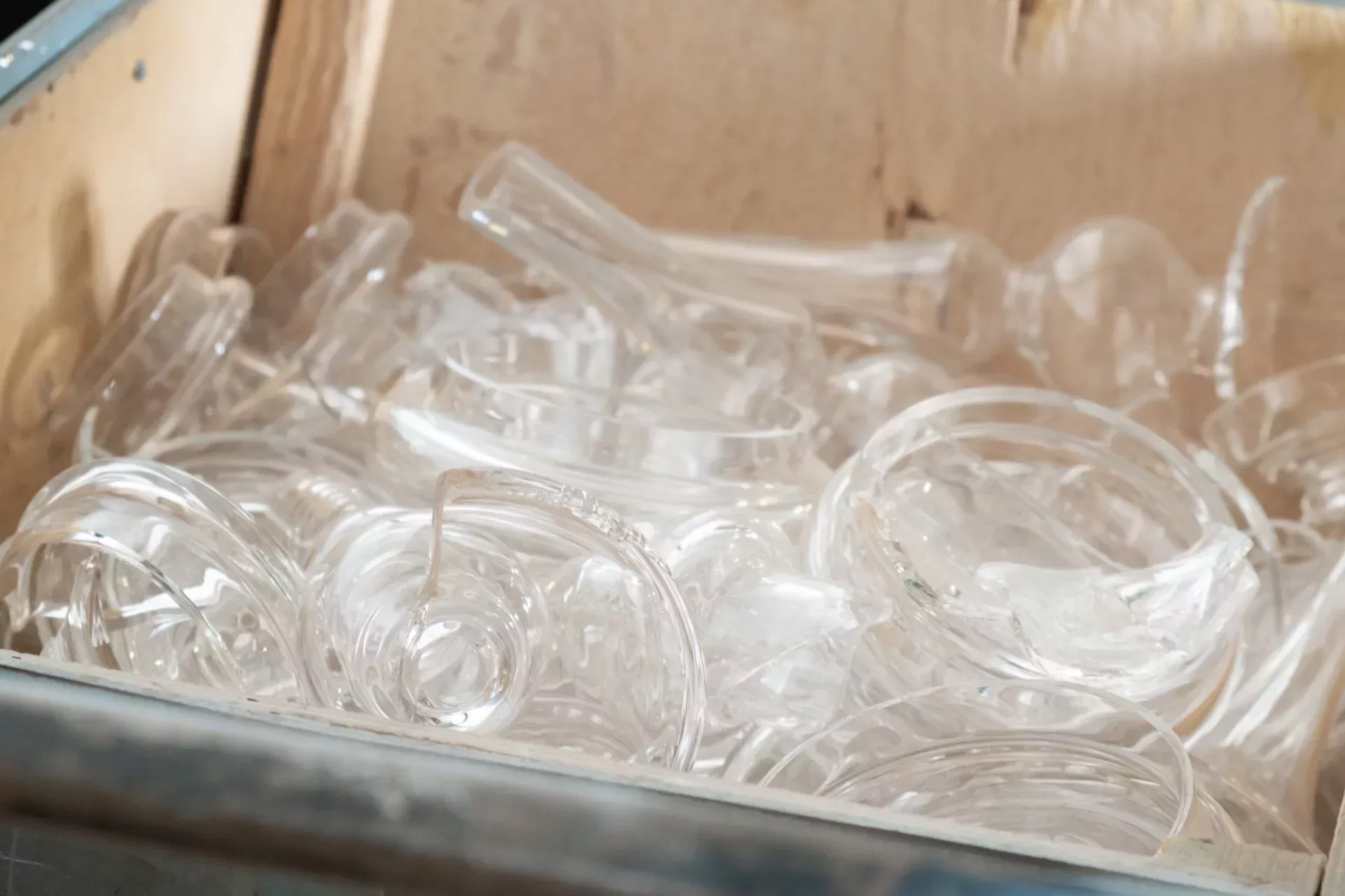 Vulsteke verbeke poperinge glasafval glas potten schalen afvalinzameling